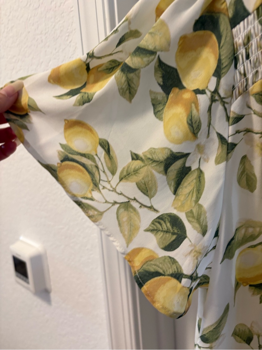 Rose & Olive Lemon Print Short Sleeve Blouse Size 1X Flutter Sleeves - Picture 3 of 6